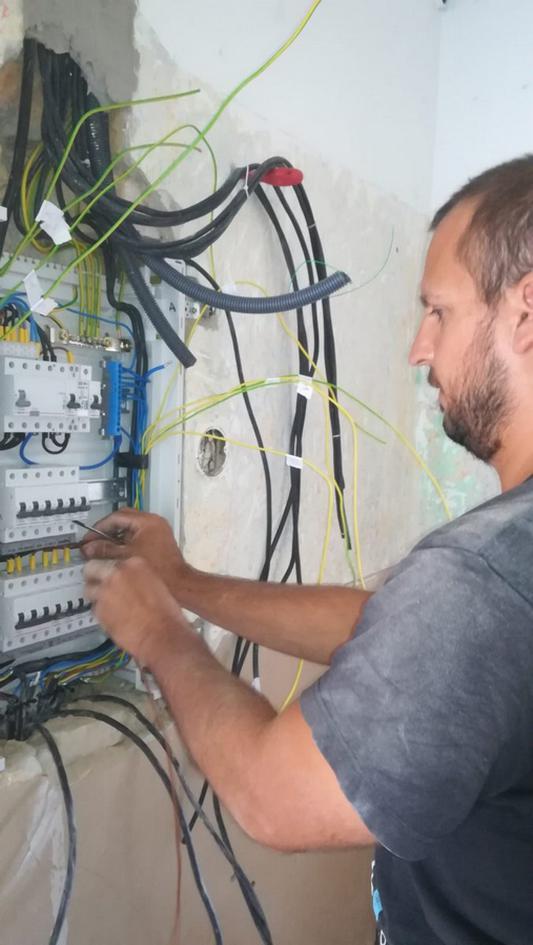 Servisný technik elektroinštalácií